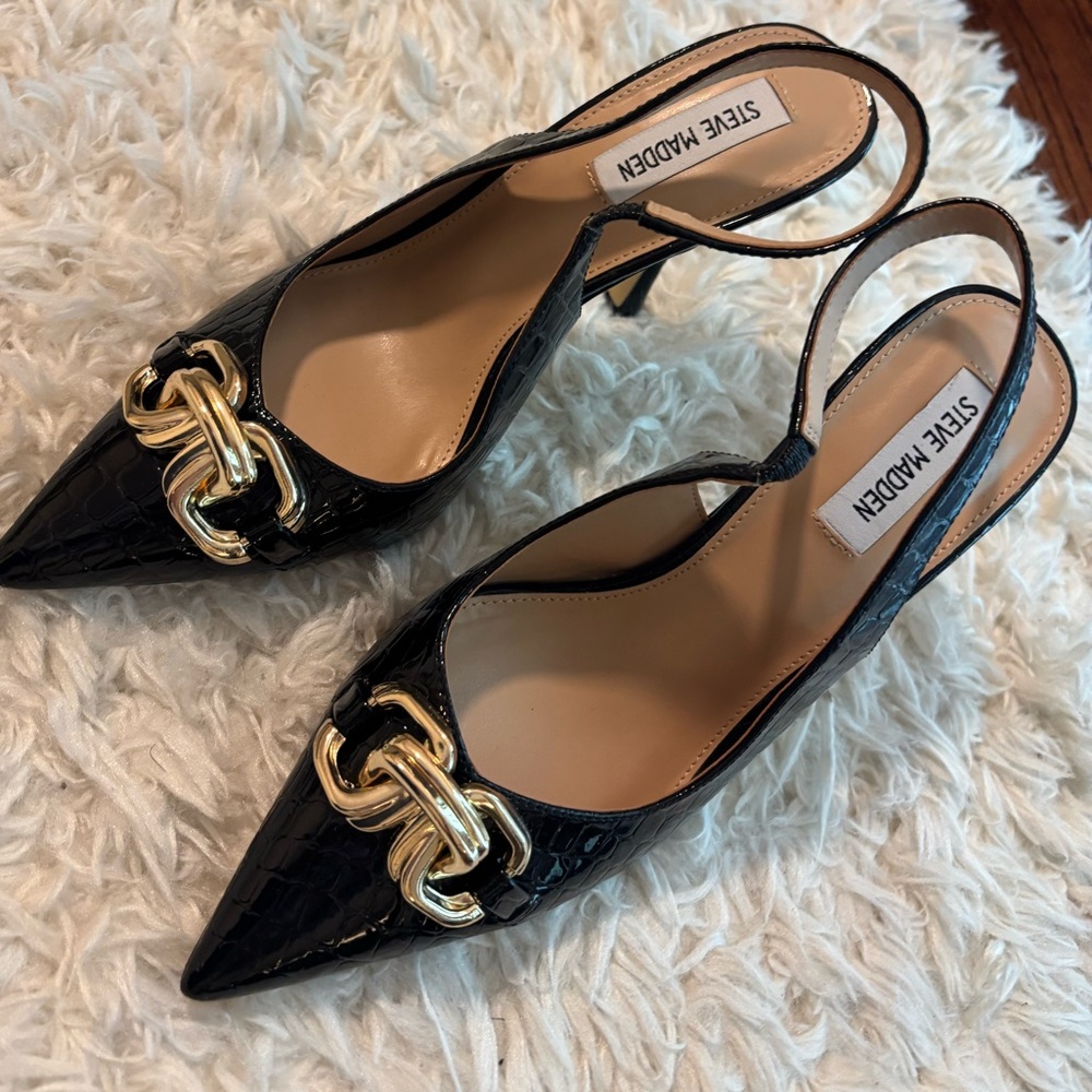 Steve Madden Black Croc-Embossed Heels with Gold Chain - Picture 2 of 6